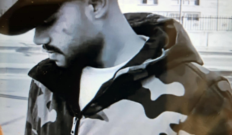 Bariyere çarpan motosikletli ağır yaralandı