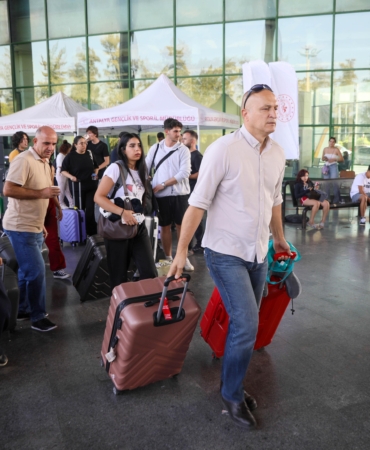 Antalya’da eğitim görecek üniversite öğrencilerine otogarda özel karşılama