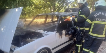 Burdur’da seyir halindeki otomobil yandı