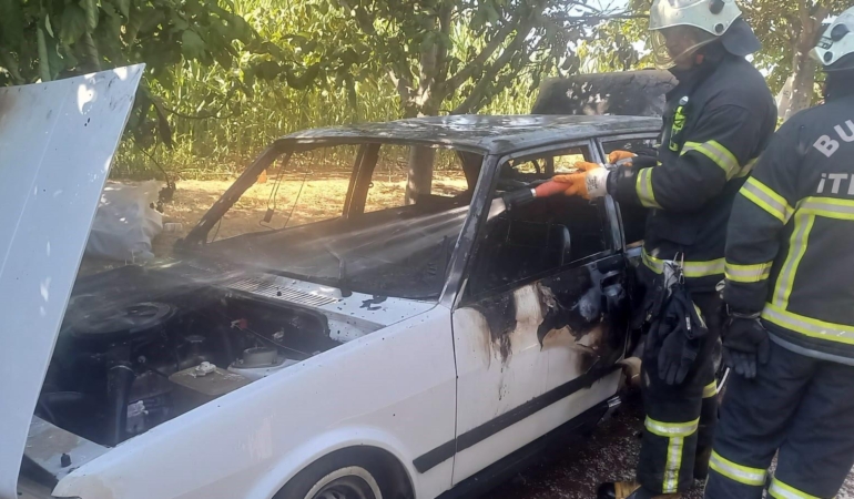 Burdur’da seyir halindeki otomobil yandı