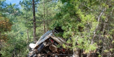 50 metrelik uçurumdan yuvarlanan sürücü yaşamını yitirdi