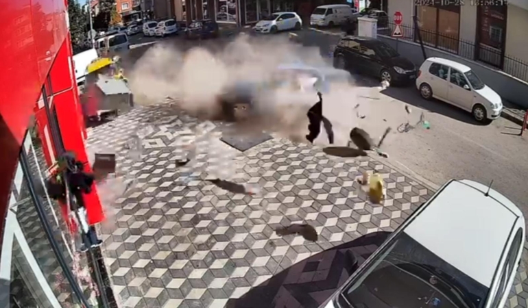 2 yılda iş yerine 9 araç çarpan esnaf: Müşteri değil, araba gözlüyoruz