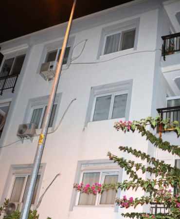 Çıkan tartışmada tabancayla komşularını yaraladı