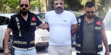 Trabzonsporlu eski futbolcunun oğlunu öldüren şüpheli tutuklandı Trabzonsporlu eski futbolcunun oğlunu öldüren şüpheli tutuklandı