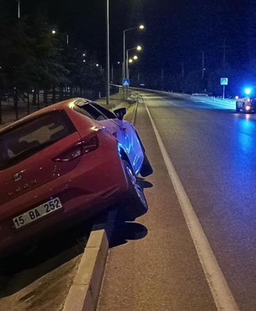 Refüje giren otomobilde 1 yaralı