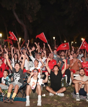 12 dev adam için Konyaaltı’nda tek yürek oldular