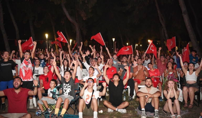 12 dev adam için Konyaaltı’nda tek yürek oldular