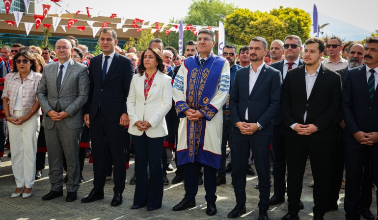 MAKÜ’de akademik yıl açılışı