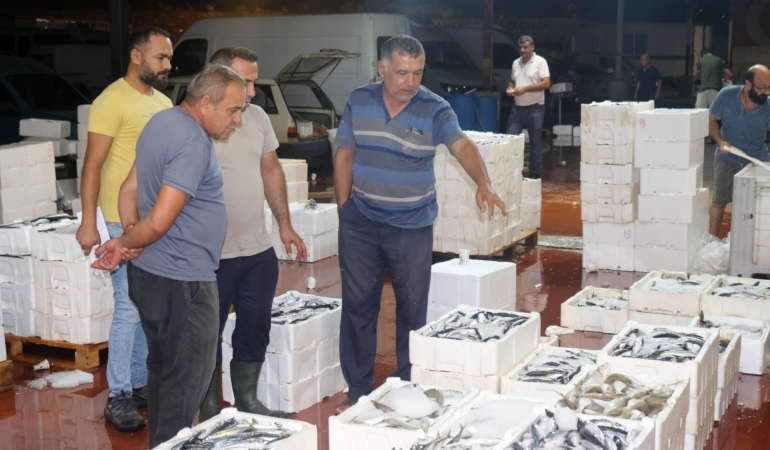 Akdeniz’de av yasağı kalktı; 1 kilo fiyatına 1 kasa balık