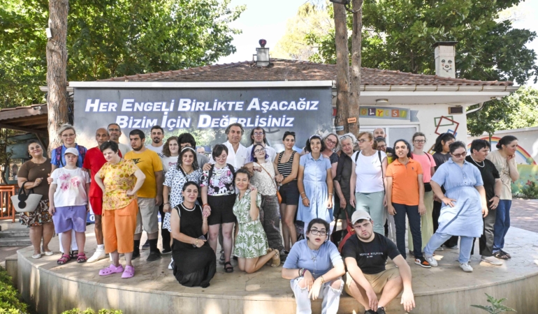 Muratpaşa’da engelleri aşan buluşma