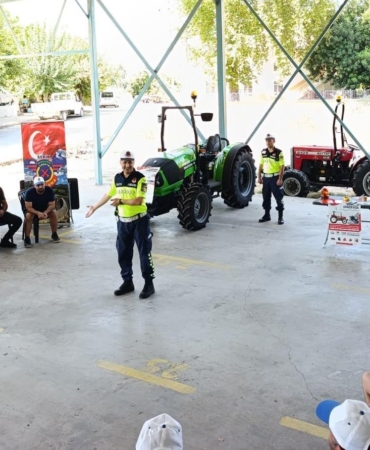 Traktör ve tarım araçları sürücülerine trafik eğitimi