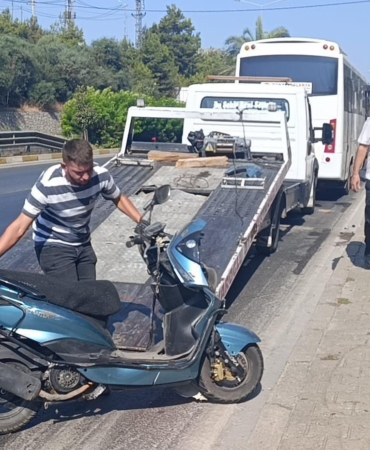 Alanya’da motosiklet midibüse çarptı: 1 yaralı