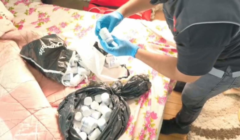 Evden 6 bin 731 uyuşturucu hap çıktı