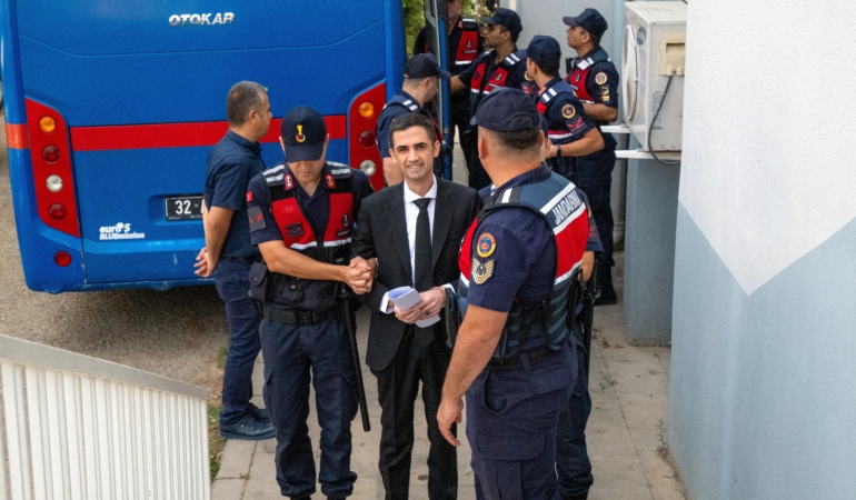 Gelendost Belediyesi’nde ‘rüşvet’ ve ‘zimmet’ davasında 1 tahliye