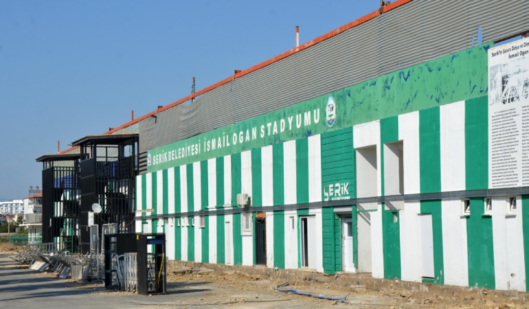 Serik Stadyumu’nda tadilat çalışması durdu