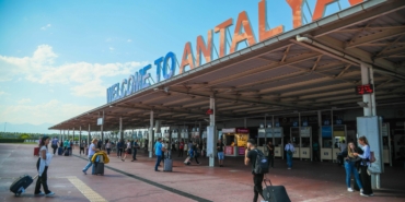 Antalya’da turist sayısı 12,8 milyonu aştı; otellerde Rus, Alman ve İngiliz yoğunluğu Antalya’da turist sayısı 12,8 milyonu aştı; otellerde Rus, Alman ve İngiliz yoğunluğu