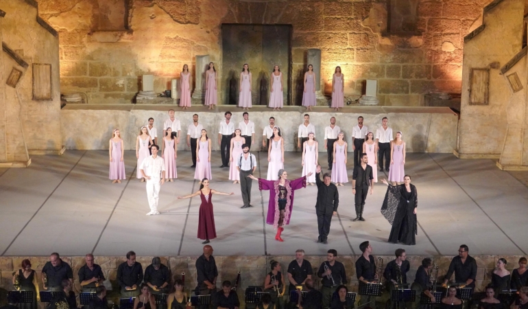 ‘Zorba’ ayakta alkışlandı