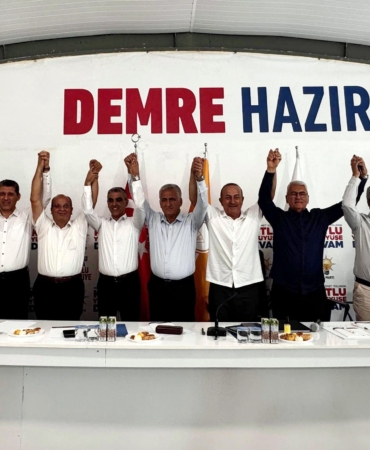 Demre’de iki isim AK Parti’ye katıldı