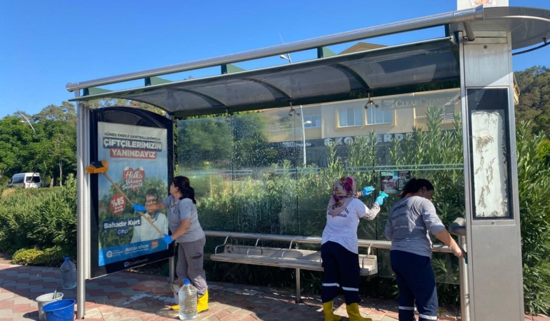 Otobüs duraklarında temizlik