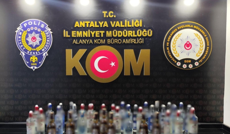 Antalya’da kaçakçılık ve rüşvet operasyonları