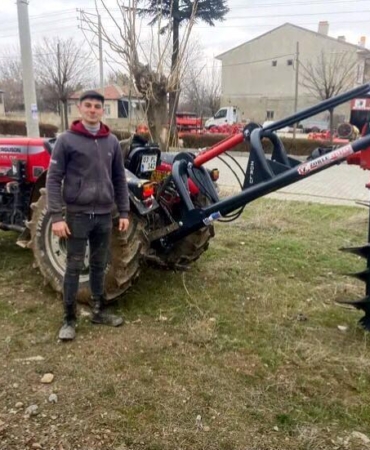 Otomobille çarpışan traktörün sürücüsü öldü