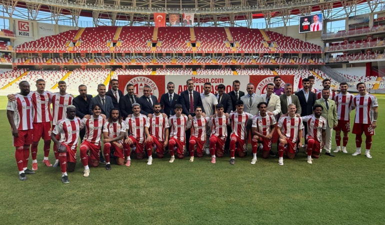 Antalyaspor, 2025-2026 sezonu oyuncularını tanıttı
