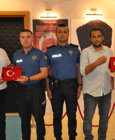 Başsavcı Korkmaz’dan polislere plaket