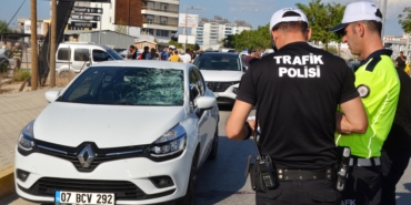 Baba ve oğlunun yaralandığı kaza kamerada