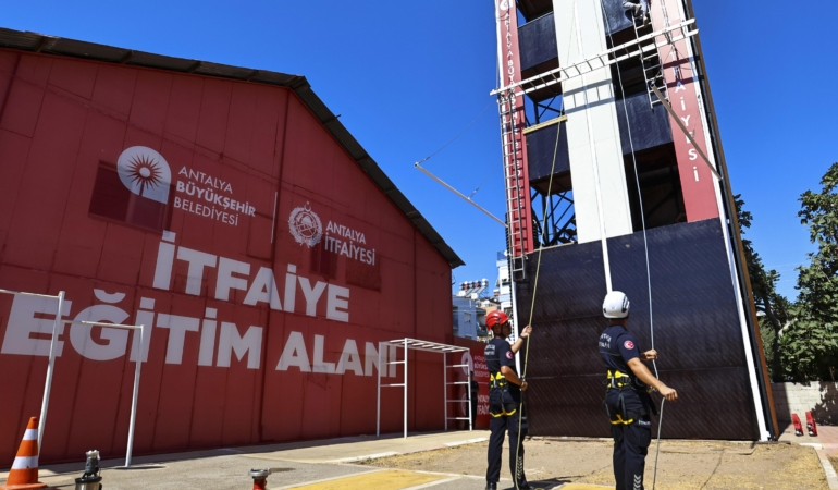 İtfaiye adayları zorlu parkurlarda ter döküyor