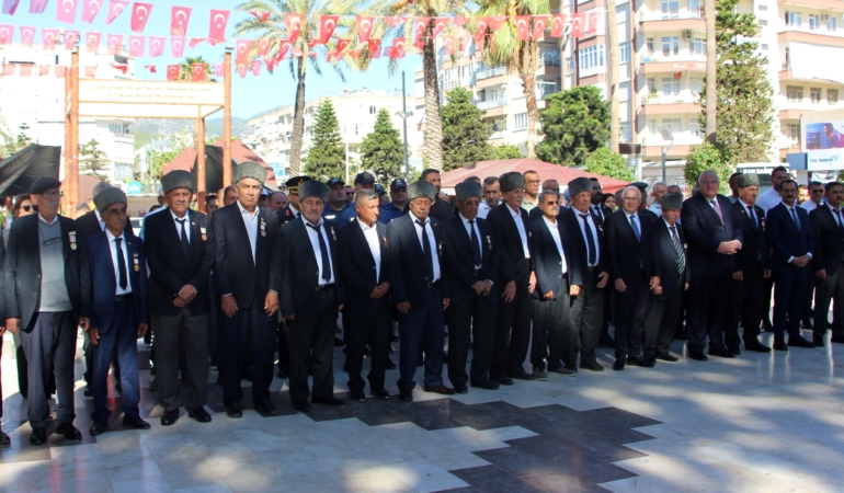 Gazi törende baygınlık geçirdi