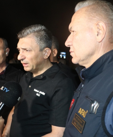 Antalya’da orman yangını; 1 otel tahliye edildi (3)