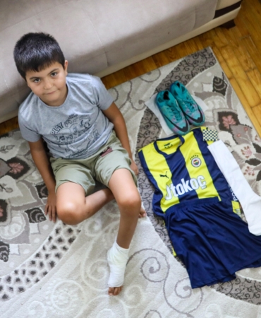 Doğum günü hediyesi kuşun peşinden 6’ncı kattan düşen Burak, tekrar ayağa kalkmak istiyor