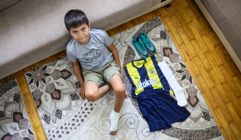 Doğum günü hediyesi kuşun peşinden 6’ncı kattan düşen Burak, tekrar ayağa kalkmak istiyor