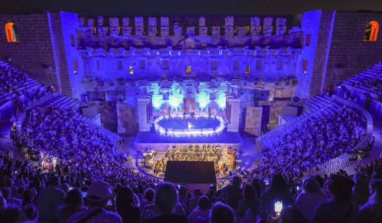 Aspendos’ta ‘Kuğu Gölü’ gecesi