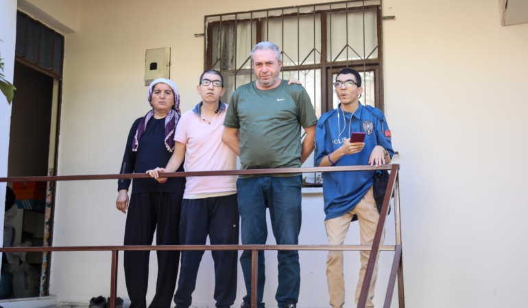 Engelli çocukları için ev yaptırmak isterken birikimini de kaybetti