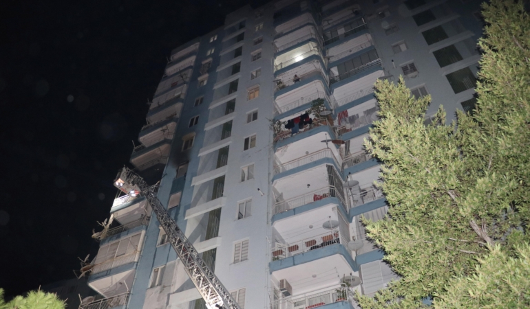 Ocakta unutulan yemek yangına yol açtı