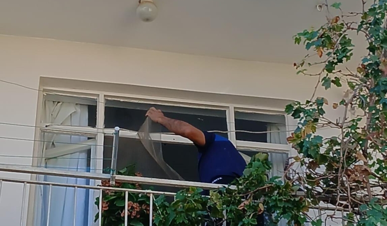 Anahtarını unutan kadının yardımına zabıta yetişti