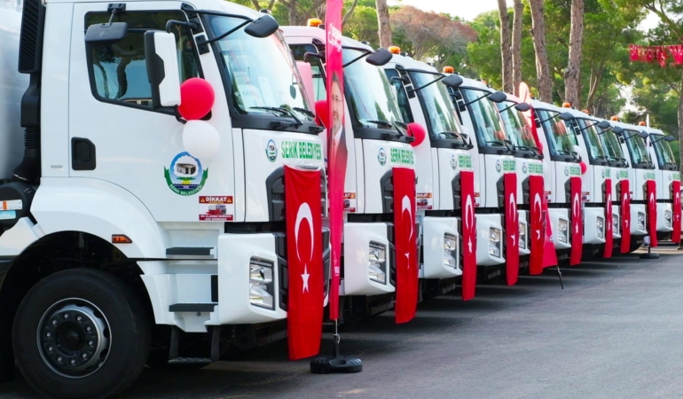 Serik Belediyesi’nde 10 yeni çöp kamyonu