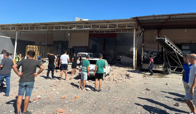 Antalya’da, toptancı halindeki iş yerinde patlama