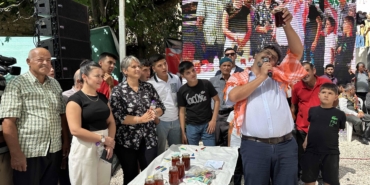 Finike’de Ernez Bal Festivali; 700 gram balı 30 saniyede yedi