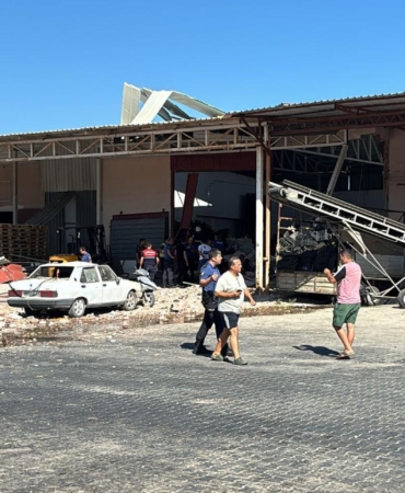 Antalya’da, toptancı halinde iş yerinde patlama: 1 ölü, 3 yaralı- Yeniden