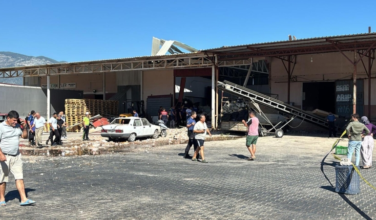 Antalya’da, toptancı halinde iş yerinde patlama: 1 ölü, 3 yaralı- Yeniden