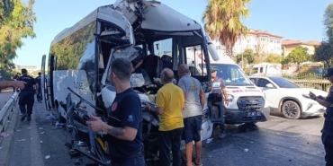 Antalya’da midibüsler çarpıştı; yaralılar var