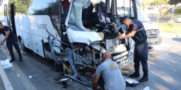 Antalya’da midibüsler çarpıştı; 15 yaralı- Yeniden