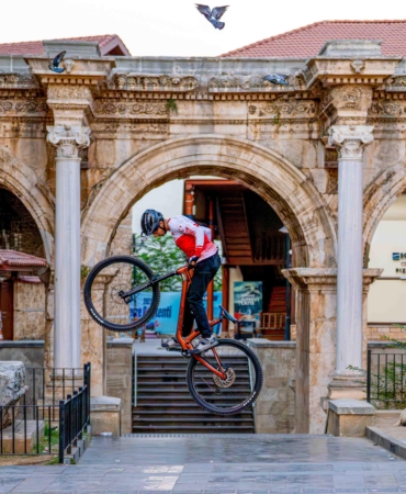 Tarihin dar sokaklarında pedal sesleri