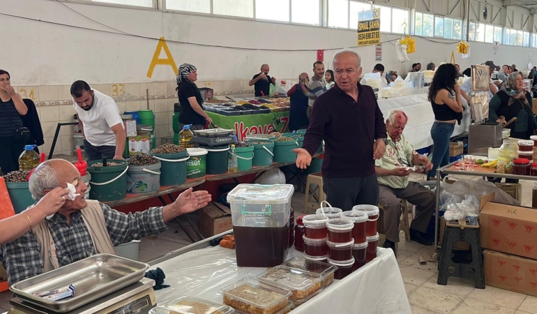 Bal satıcıları kavgada yaralandı