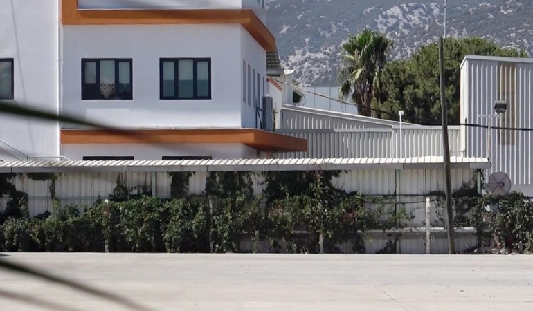 Ayrıldığı fabrikayı bastı, 1 işçiyi yaraladı