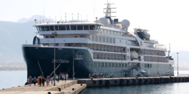 Lüks kruvaziyer ABD’li ve Rus turistleri getirdi