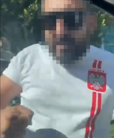 Tartıştığı sürücünün önünü kesip aracının camını yumrukladı