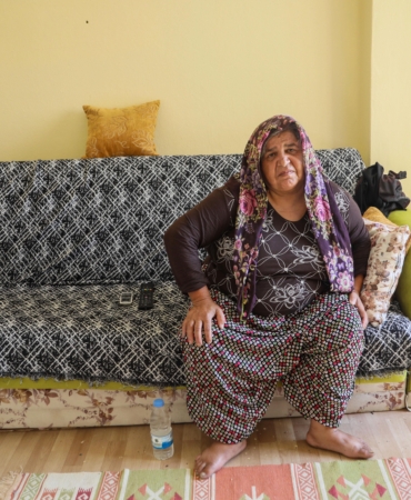 Yıkılacak binada bir başına yaşayan kadın sokakta kalmaktan kurtuldu